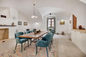 Отель Apartmány Šupina  Требон